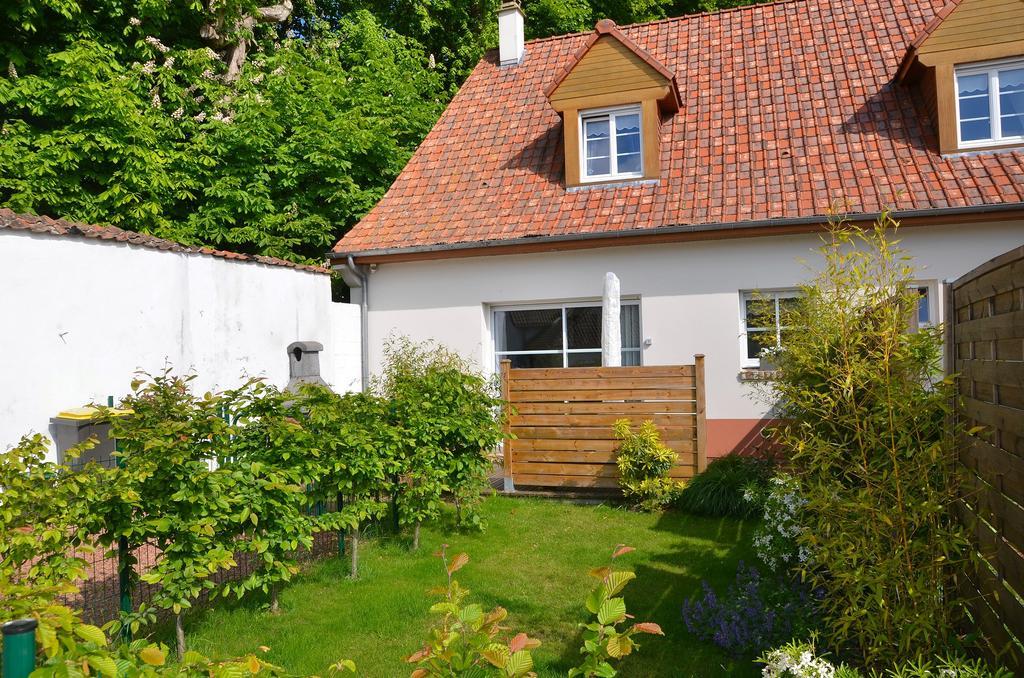 Whitley Cottage Condette Bagian luar foto